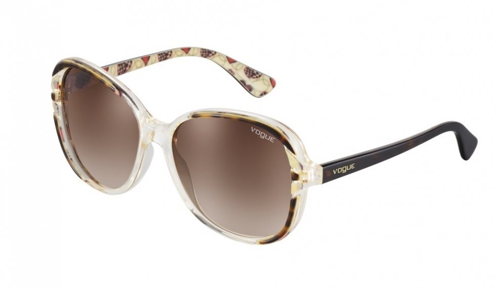 Husk solbriller! Det kunne eksempelvis være disse diva-licious sunnies fra Vogue Eyewear. - Gode tips til sommerferiekufferten