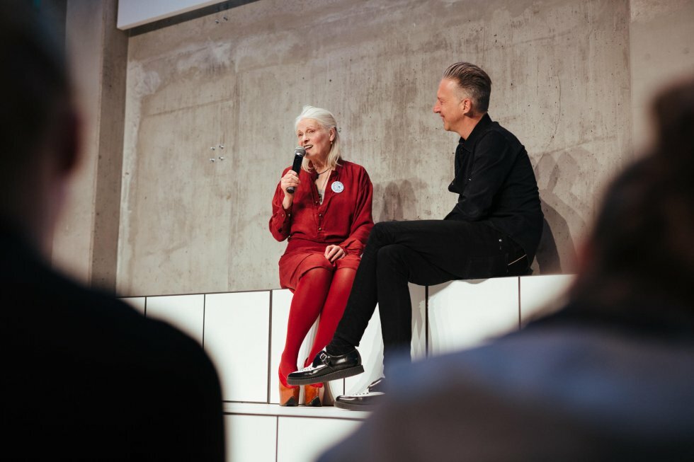 Dame Vivienne Westwood on stage. Foto: Samuel Smelty for Zalando - Dame Vivienne Westwood: 