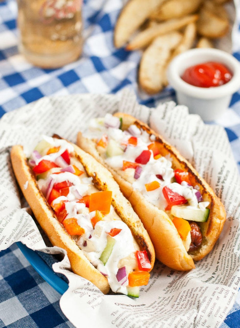 http://neighborfoodblog.com/2015/05/greek-hot-dogs.html - 10 toppings, der vil gøre det sjovere at grille hotdogs denne sommer 