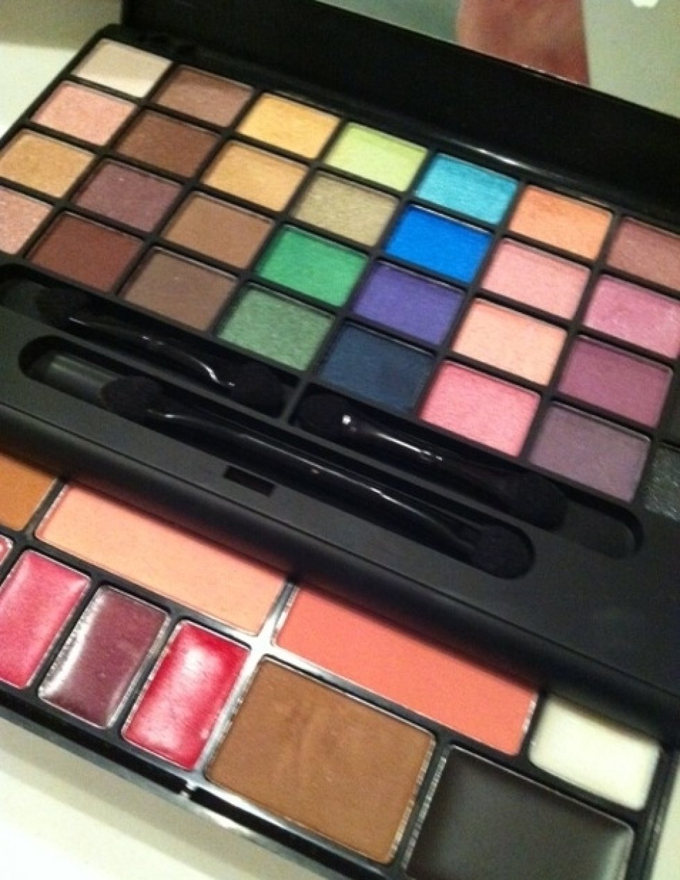 e.l.f. Studio makeup clutch palette