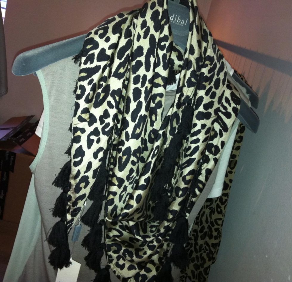 Silketørklæde med lækkert dyreprint. - Kudibal SS 2012