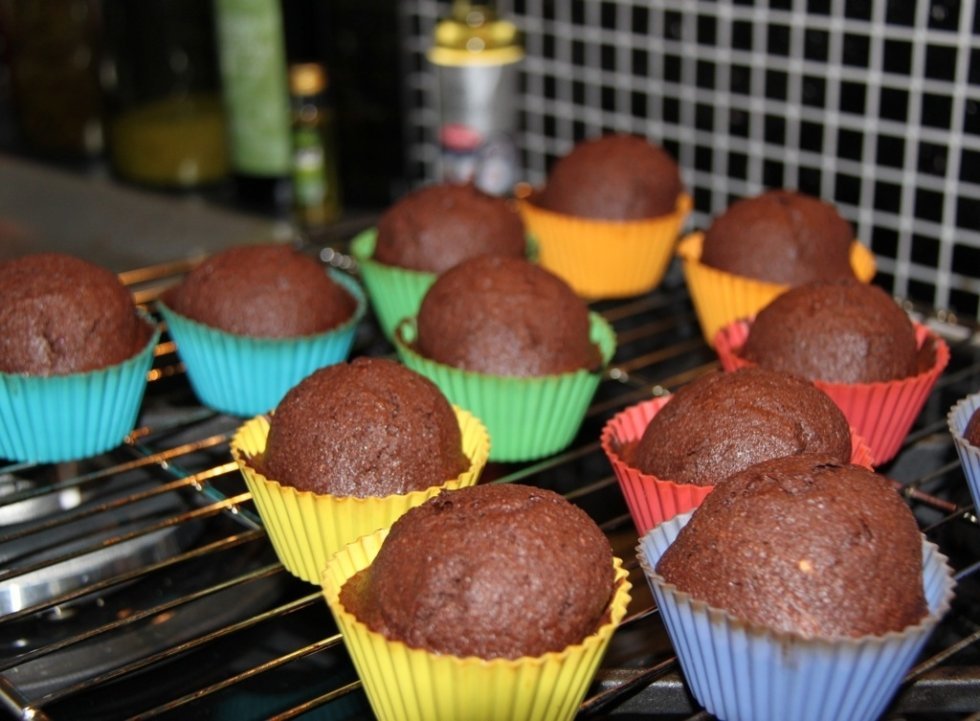 Cupcakes in the makin' - Søndagssysler: Chokolade-cupcakes med mandelmel