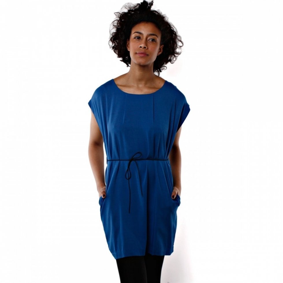 Blå kjole fra Won Hundred - Fundet på: www.stoy-munkholm.com - Sæsonens sommerkjoler