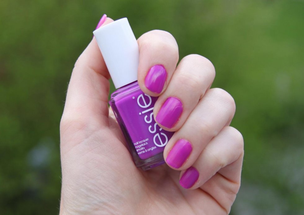 Smukke dj play that song ... - essie neons collection 2013