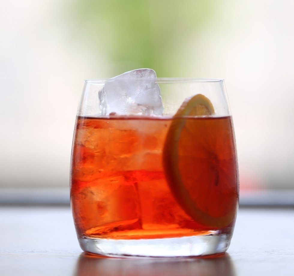 Negroni med Campari, gin og vermouth. - De nyeste tendenser inden for drinks og cocktails