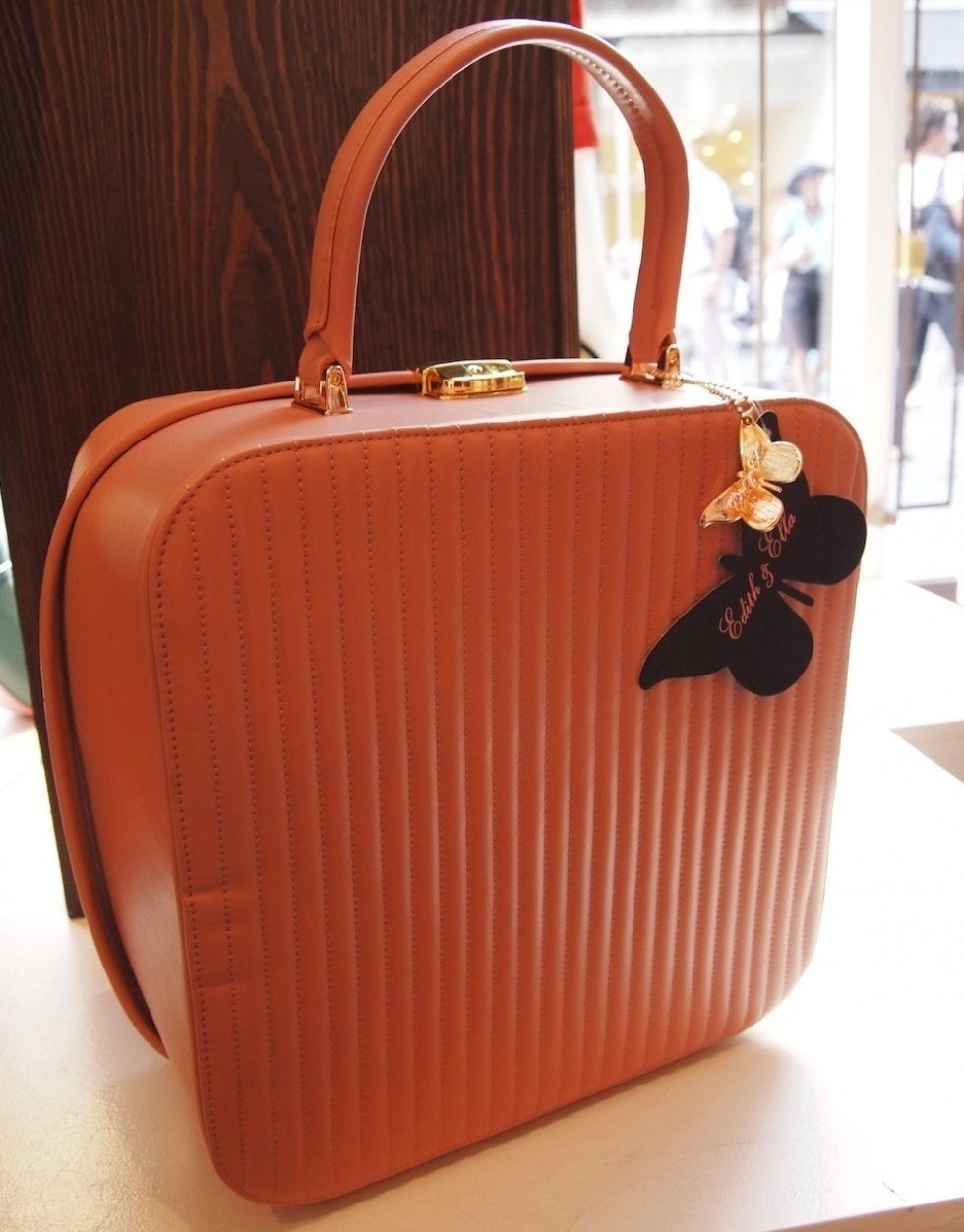 Hvem vil ikke gerne eje en vintage-inspireret mini-kuffert? - Copenhagen Fashion Week: Out and about