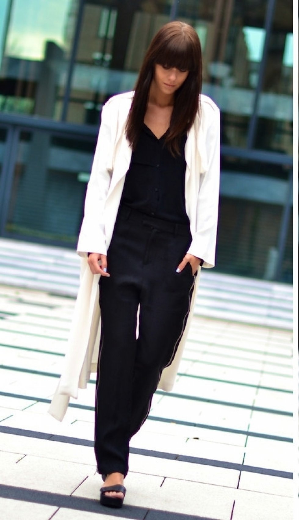 Foto: http://lookbook.nu/look/4953434-Long-White-Coat-As-Always - Inspiration 2013: Den lange frakke