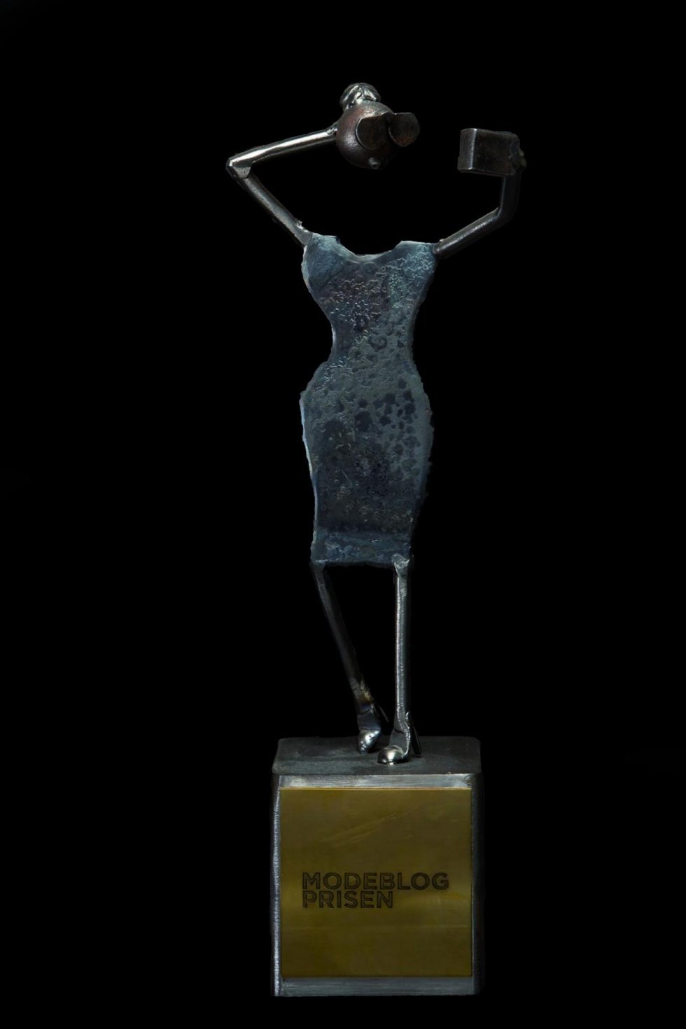 Statuetten, som de heldige vindere kan pryde kaminhylden med. - Modeblogprisen 2014
