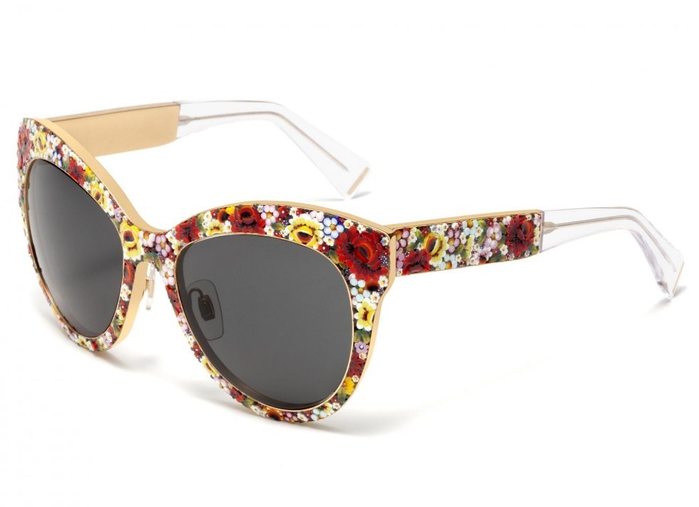 DG2136 er en limited edition solbrille skabt med ca. 1000 mikroglas. Der er kun lavet 70 eksemplarer på verdensplan. Vejl. udsalgspris: 30.000 kr.  - Dolce&Gabbana Mosaico