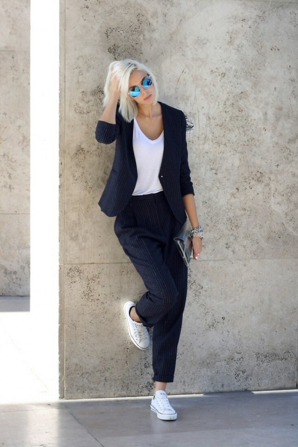 Foto: http://lookbook.nu/look/4089452-H&M-Pinstripe-Suit-Minusey-Clutch-Converse-Leather - Inspiration 2014: Suit Up