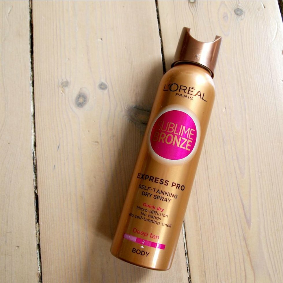 L'Oréal Sublime Bronze Express Self-tanning Dry Spray, der let sprayes på og tørrer hurtigt. Vej. pris 119,95 kr. - Fem til selvbruning