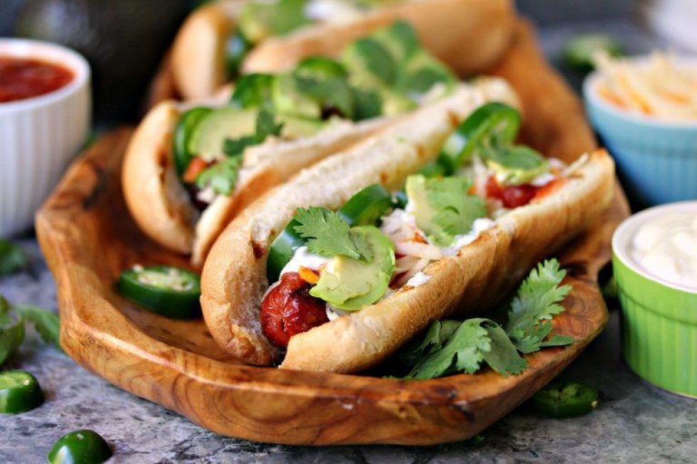 www.cravingsofalunatic.com/2016/05/mexican-hot-dogs.html - 10 toppings, der vil gøre det sjovere at grille hotdogs denne sommer 