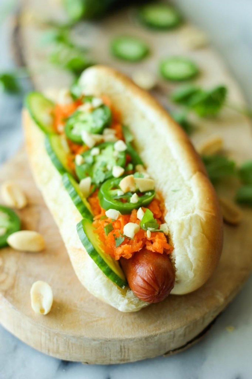 http://damndelicious.net/2013/08/28/bahn-mi-hot-dogs/ - 10 toppings, der vil gøre det sjovere at grille hotdogs denne sommer 