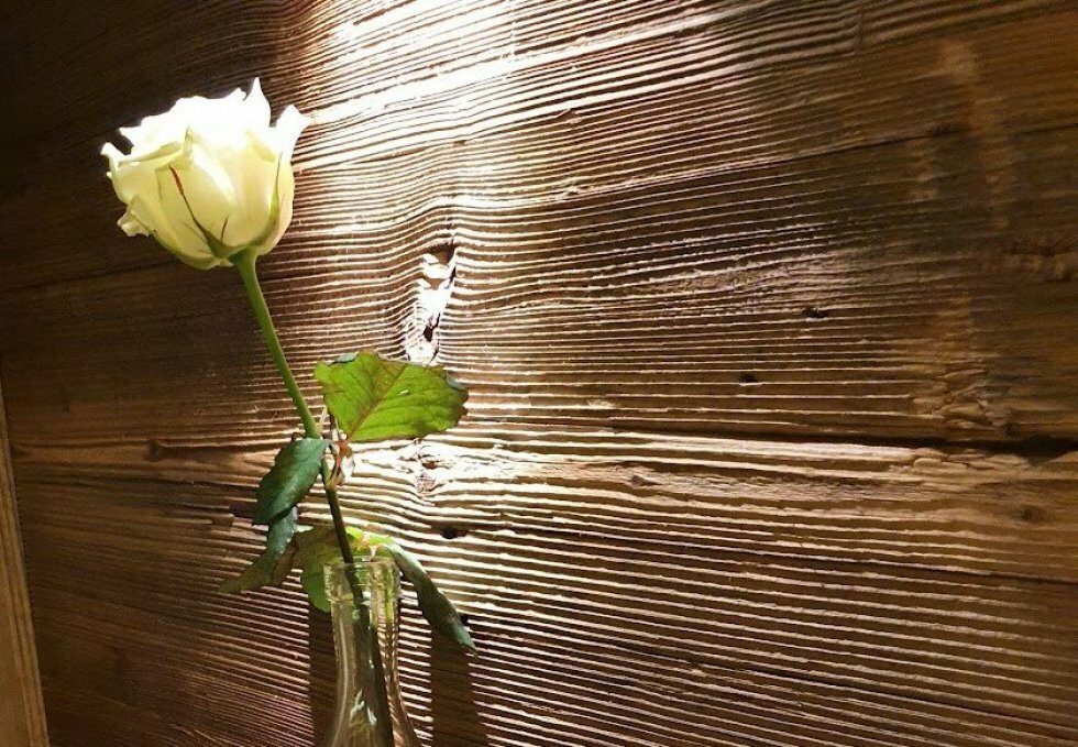 Bårebuketter: Sådan vælger du de rigtige blomster til en begravelse