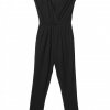 Sort buksedragt/jumpsuit fra svenske Monki. (pressebillede fra ss12 kollektionen) - Trend 2012: Buksedragten