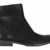 Enkle og rå Mary ankelstøvler med fede detaljer til 999 kr. - AMUST AW 2012 støvler