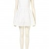 Den hvide kjole i kort version og med farverig krave. Fundet på: www.topshop.com - Tendens AW 2012: Farven hvid!