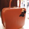 Hvem vil ikke gerne eje en vintage-inspireret mini-kuffert? - Copenhagen Fashion Week: Out and about