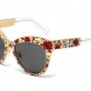 DG2136 er en limited edition solbrille skabt med ca. 1000 mikroglas. Der er kun lavet 70 eksemplarer på verdensplan. Vejl. udsalgspris: 30.000 kr.  - Dolce&Gabbana Mosaico