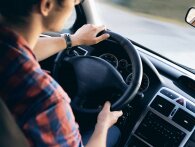 3 forsikringer, du bør tegne: Indbo-, ulykke- og bilforsikring