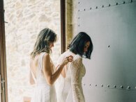 Vælg i blandt de smukkeste brudekjoler, der kan gøre din bryllupsdag mindefuld 