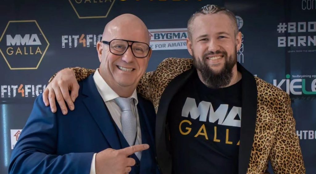 Nicolas Dalby skifter buret ud med mikrofonen